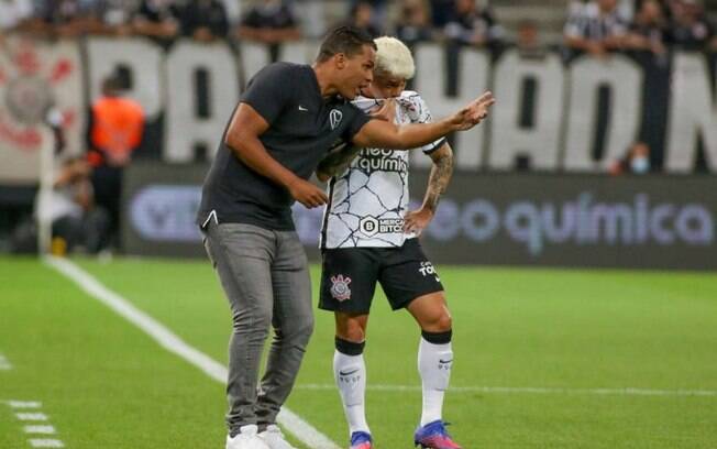 Mesmo com início promissor no Corinthians, Lázaro não pensa em legado e diz que 'objetivo é Ribeirão'