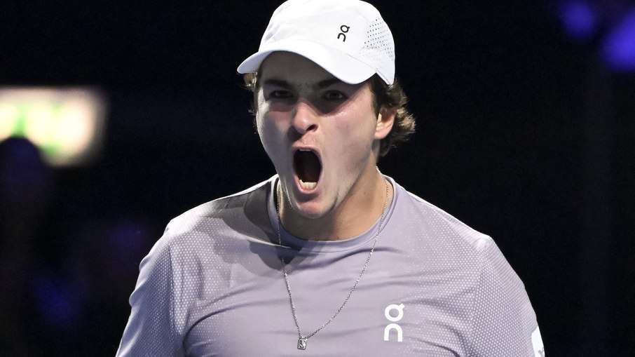 João Fonseca venceu Denis Shapovalov na estreia em Paris João Fonseca venceu Denis Shapovalov na estreia em Paris