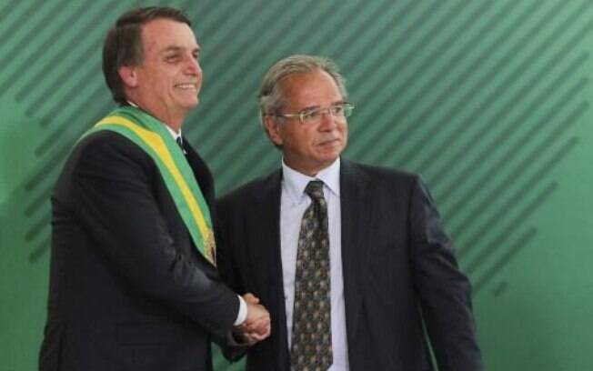 Bolsonaro e Guedes participam, na manhã desta segunda-feira (7), da cerimônia de posse dos novos presidentes de instituições econômicas brasileiras