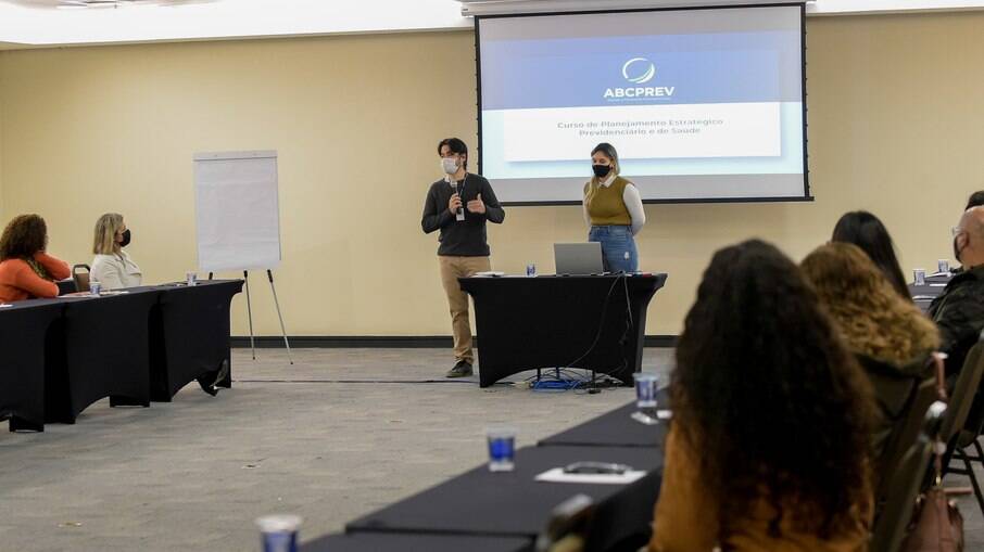 O prefeito Guti parabenizou os servidores do Ipref pelo trabalho realizado os últimos anos e ressaltou conquistas como a regularização da previdência complementar. O prefeito Guti parabenizou os servidores do Ipref pelo trabalho realizado os últimos anos e ressaltou conquistas como a regularização da previdência complementar.