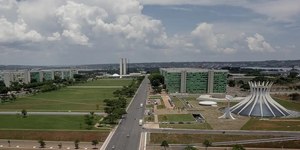 Governo paga reajuste de abril e retroativo para servidores