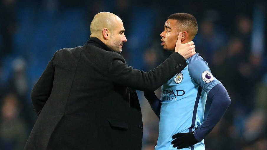 Guardiola e Gabriel Jesus trabalharam juntos em Manchester