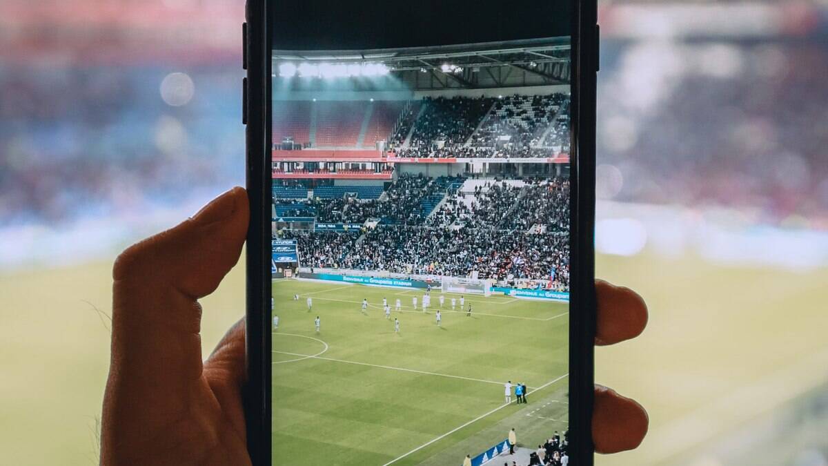 Conceito De Apostas De Futebol Online Tela Vazia De Smartphone E