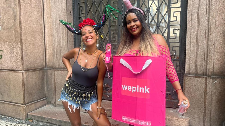 Bárbara Costa e Camila Bento, amigas de Bangu, celebram o pontapé inicial do carnaval com alegria, criatividade e muita disposição para a folia Bárbara Costa e Camila Bento, amigas de Bangu, celebram o pontapé inicial do carnaval com alegria, criatividade e muita disposição para a folia