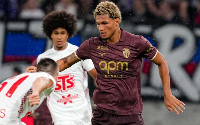 Jogadors do Monaco celebram o gol de Camara, o segundo sobre o Gornik Jogadors do Monaco celebram o gol de Camara, o segundo sobre o Gornik