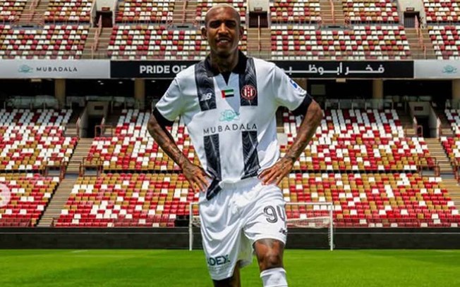 Talisca assinou contrato por duas temporadas com o Al Jazira, dos Emirados Árabes