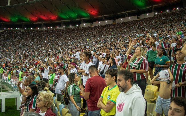 Torcida do Fluminense poderá acompanhar o desfile dos jogadores com a taça da Copa Libertadores no próximo domingo (12) 
