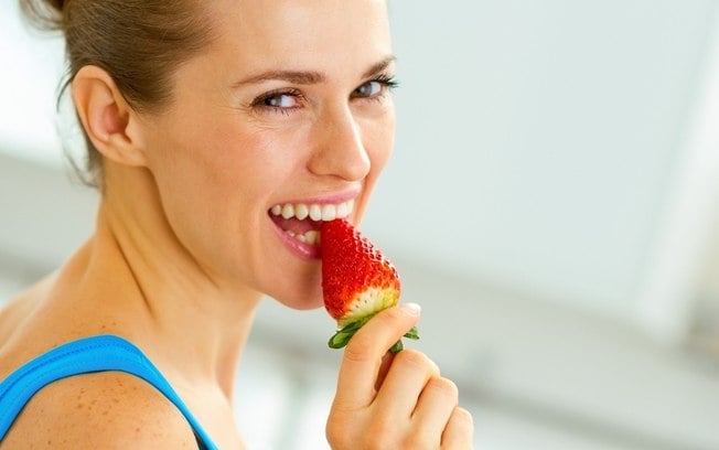 É bom comer morango todos os dias? Estudo diz que sim
