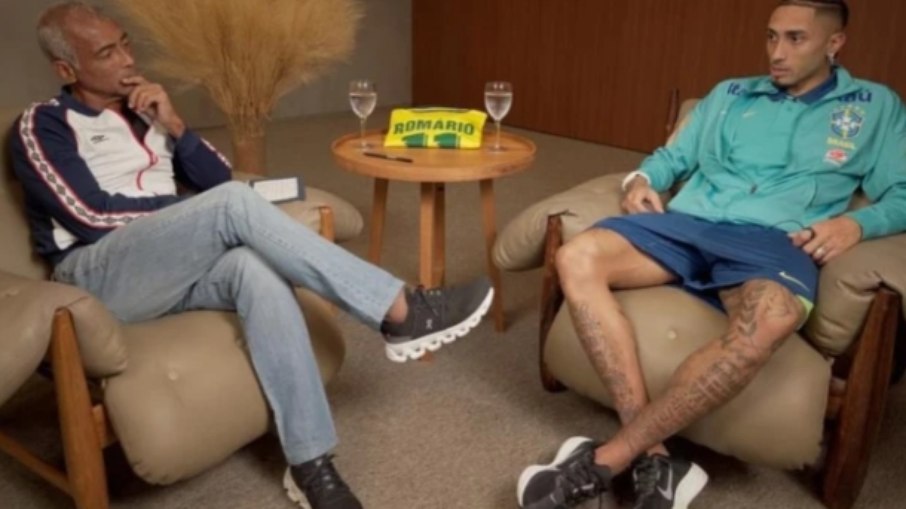 Raphinha deu entrevista polêmica para Romário Raphinha deu entrevista polêmica para Romário