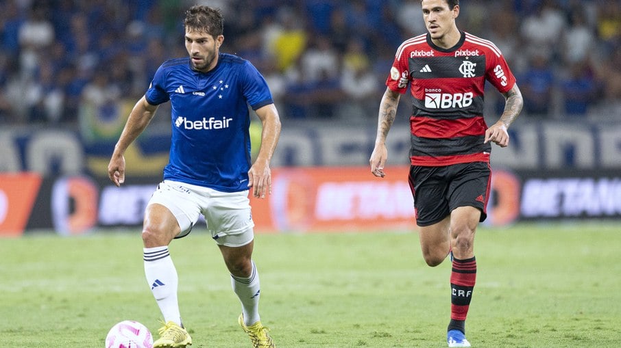 Flamengo e Cruzeiro duelam pelo Brasileirão
