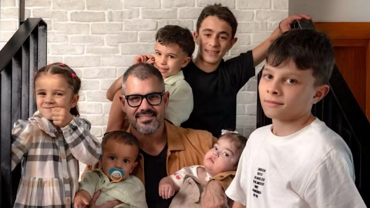 Juliano Cazarré e os filhos Juliano Cazarré e os filhos