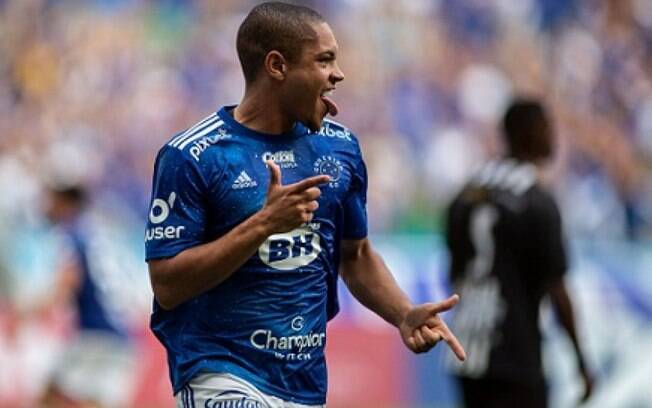 Cruzeiro sofre assédio de três clubes interessados em Vitor Roque