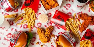 Rede de fast-food anuncia fechamento de centenas de lojas