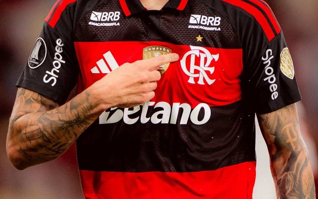 Camisas de Corinthians, Palmeiras e São Paulo com suas respectivas bets como patrocinadoras