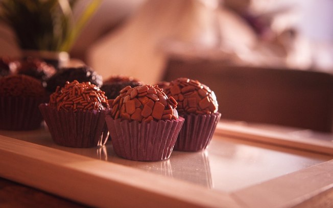 Brigadeiro gourmet de chocolate para conquistar clientes e fazer renda extra