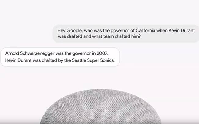 No palco da Google I/O 2018, vice-presidente Scott Huffman fez perguntas complexas à Assistente Pessoal do Google que respondeu adequadamente