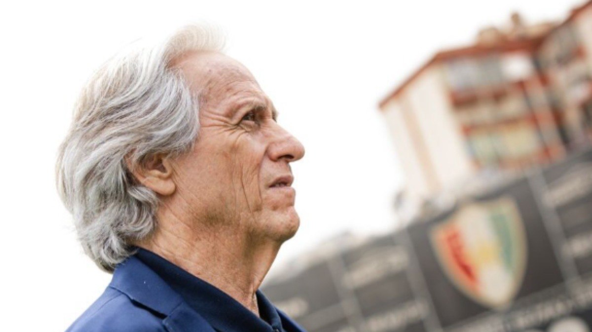 Dirigente? Técnico? Jorge Jesus volta às origens em post