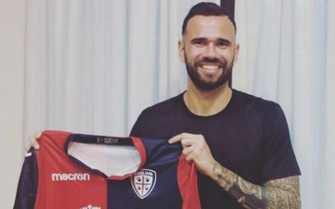 Zagueiro Leandro Castán jogará no Cagliari até o fim de junho por empréstimo Zagueiro Leandro Castán jogará no Cagliari até o fim de junho por empréstimo