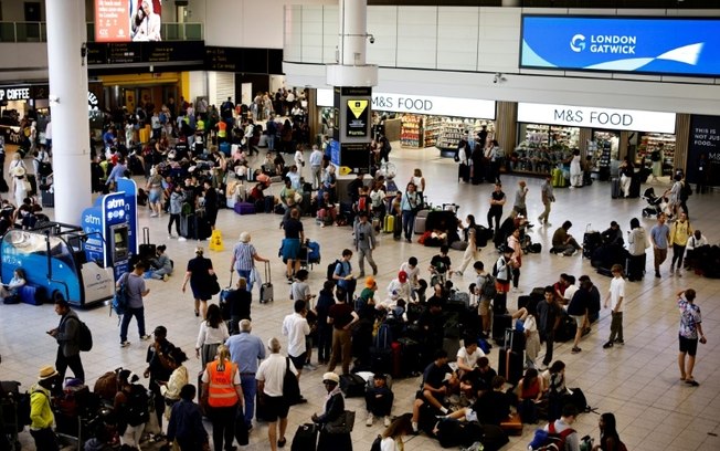 (19 jul) Pane global afeta o aeroporto britânico de Gatwick