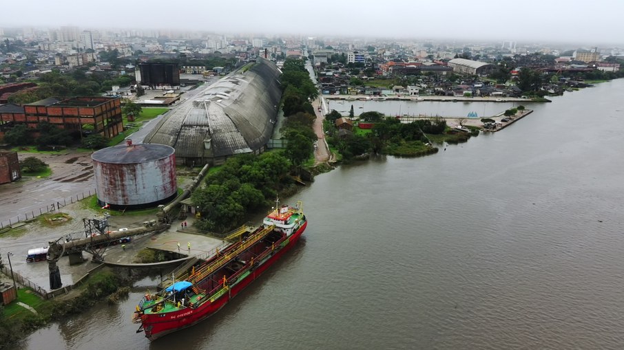 Pelotas (RS), também no Sul do estado, já decretou situação de emergência na noite de segunda (17), após mais de 100mm de chuvas e alagamentos Pelotas (RS), também no Sul do estado, já decretou situação de emergência na noite de segunda (17), após mais de 100mm de chuvas e alagamentos
