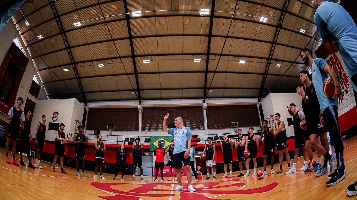 Treino do Flamengo na Gávea antes da viagem para Singapura Treino do Flamengo na Gávea antes da viagem para Singapura
