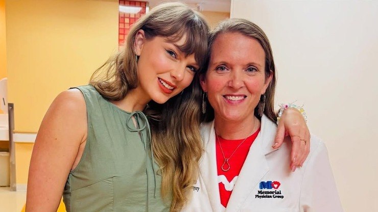 Taylor Swift visita hospital infantil e comove crianças