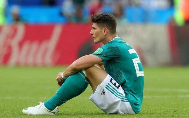 Mario Gomez se lamenta após eliminação da Alemanha Mario Gomez se lamenta após eliminação da Alemanha