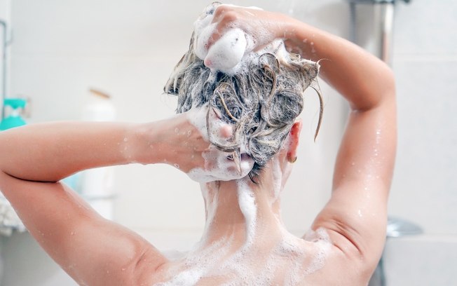 Lavar cabelo com sabonete é bom? saiba o que dizem os especialistas