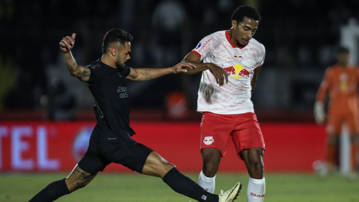 Corinthians bate Bragantino e larga na frente pelas oitavas da Sul-Americana