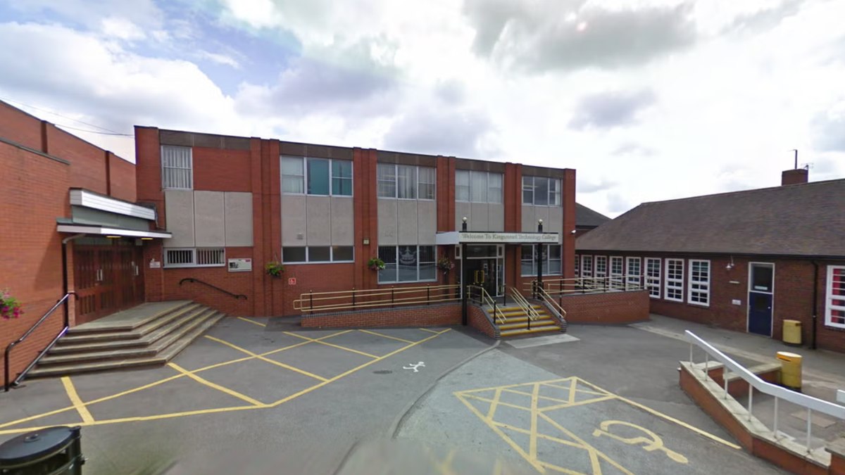 Escola na Inglaterra em que professora lecionava