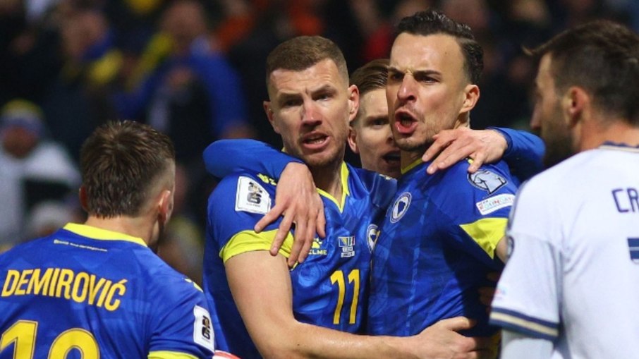 Tabakovic empatou o jogo para a Bósnia 