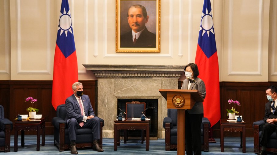Governador Eric Holcomb e Tsai Ing-wen, presidente de Taiwan