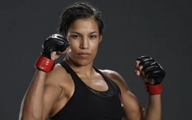 Dana afirma que Peña 'terá de ver um cirurgião plástico' após levar 'surra' de Amanda Nunes no UFC 277