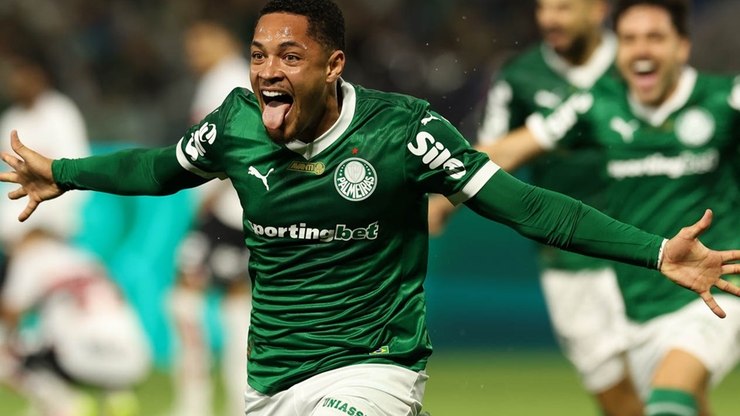 Corinthians vence Racing e segue vivo na Sul-Americana; Palmeiras lidera geral na Libertadores