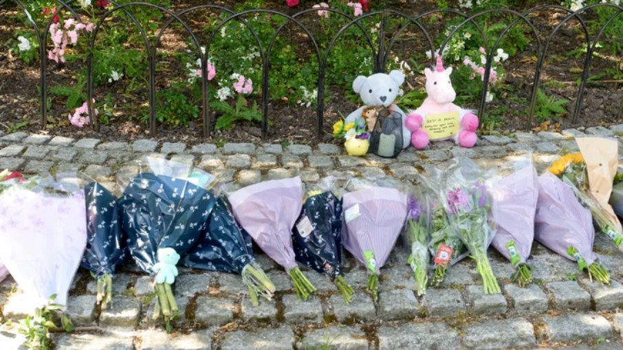 Homenagens deixadas por pessoas que sensibilizaram com a tragédia Homenagens deixadas por pessoas que sensibilizaram com a tragédia