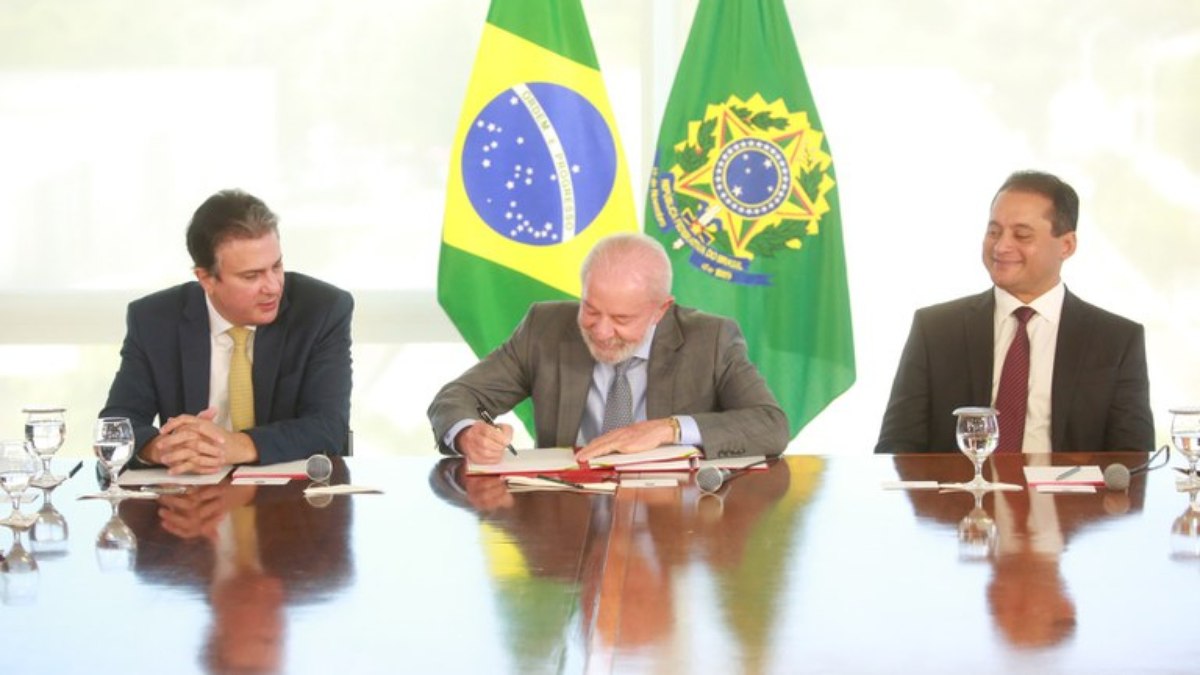 Lula assinou decreto do novo EAD Lula assinou decreto do novo EAD