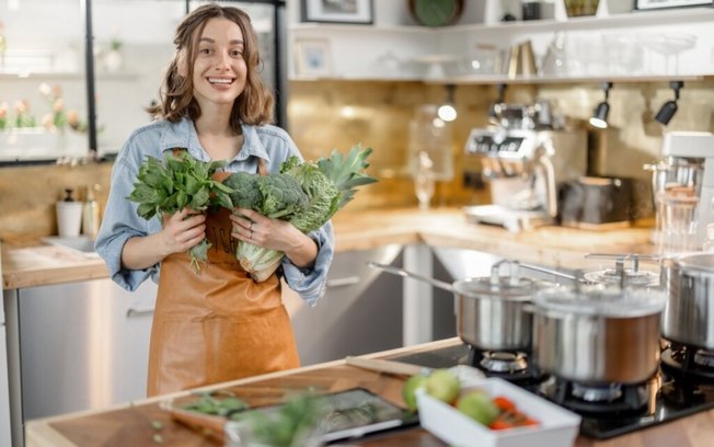 4 dicas para manusear os alimentos de maneira segura