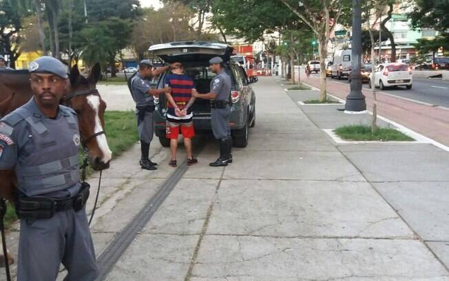  Sgt Josimar, Sd Teodoro e Sd Costa Filho prenderam um suspeito de tráfico