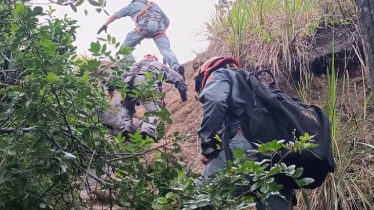 Bombeiros socorrem mais uma vítima de acidente de parapente
