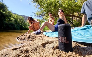 JBL Grip entra em oferta e vira parceira ideal para aventuras