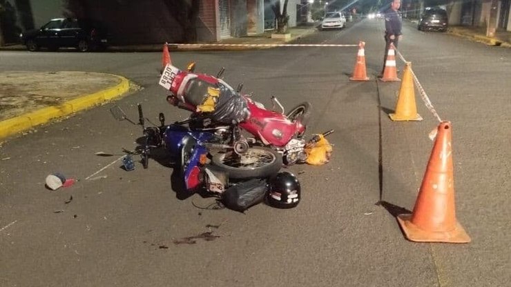 Dois motociclistas ficam feridos em colisão no bairro Santana, em Araçatuba
