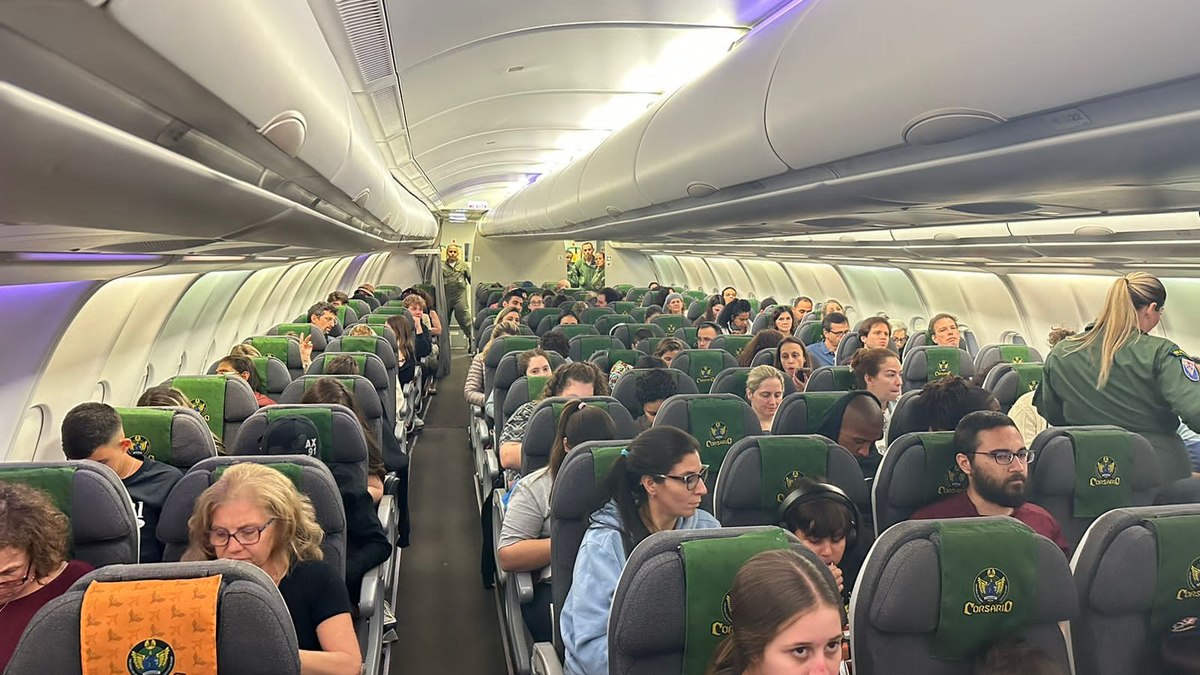 Primeiro avião da FAB deixa Israel com 211 brasileiros e chega a Brasília  nesta quarta — Planalto