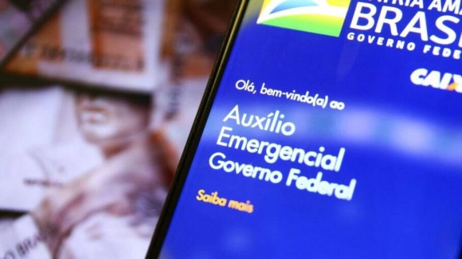 Governo federal avalia criar um auxílio emergencial transitório para pessoas que recebem o benefício, mas que não serão contempladas pelo novo Auxílio Brasil