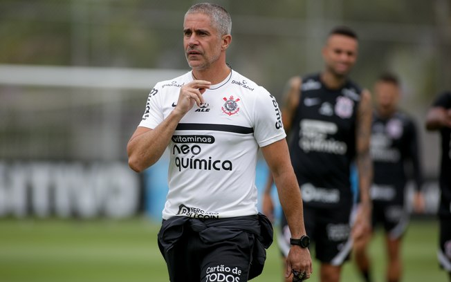 Sylvinho lembra medo do rebaixamento no Corinthians e avalia trabalho como bom