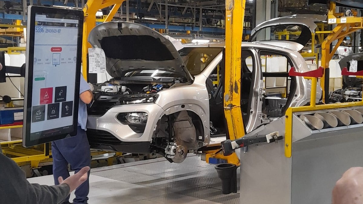 RENAULT Revela a Fábrica Automotiva Mais Avançada do Brasil: Explore o  Metaverso Industrial — Eightify