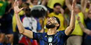 Com gols no 1º tempo, Brasil bate Haiti e vira líder do grupo