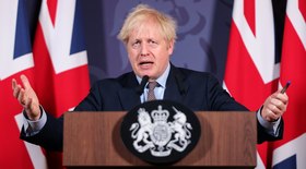 Boris Johnson renuncia após escalada de crises