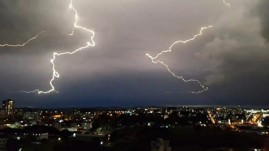 Rio Grande do Sul também enfrenta tempestade de trovões