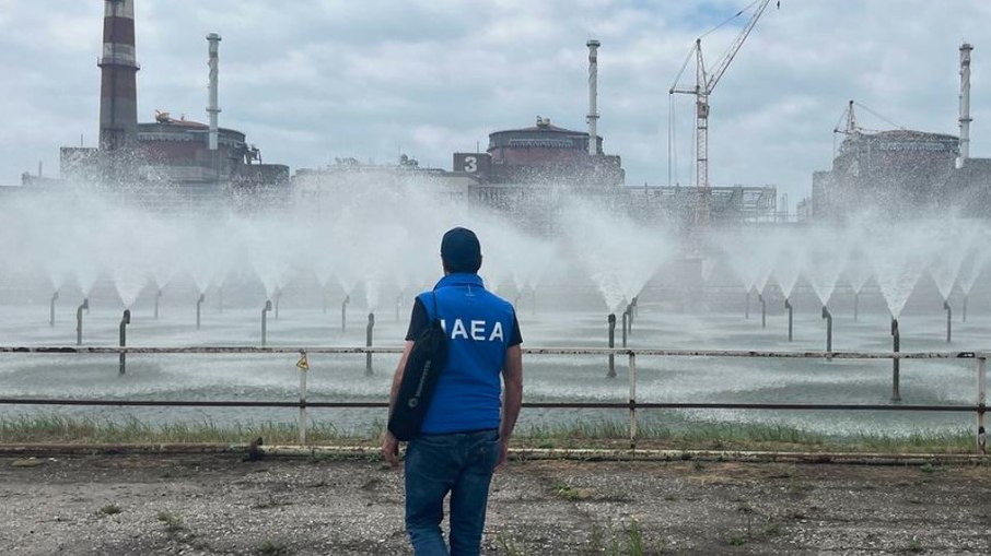 Rafael Grossi, diretor-gereal da AIEA, em visita à Usina Nuclear de Zaporizhzhia