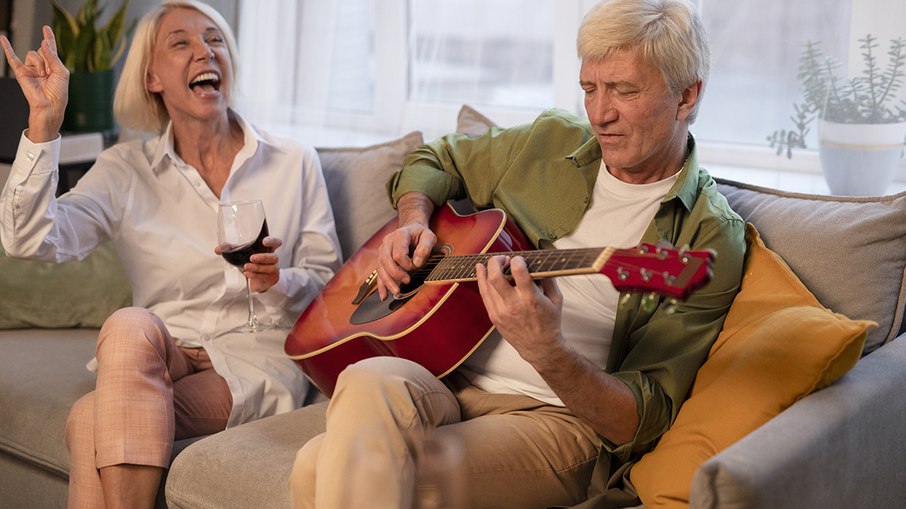 A Noite Cultural é uma forma de incentivar e valorizar o talento dos idosos